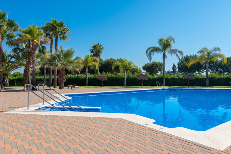 Pool 4, Golfside Comfort With Terrace & Pool, Huelva