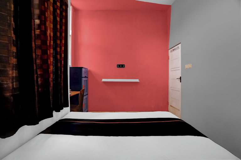 Room 4, Hotel O Jasmine Guest House, Blitar