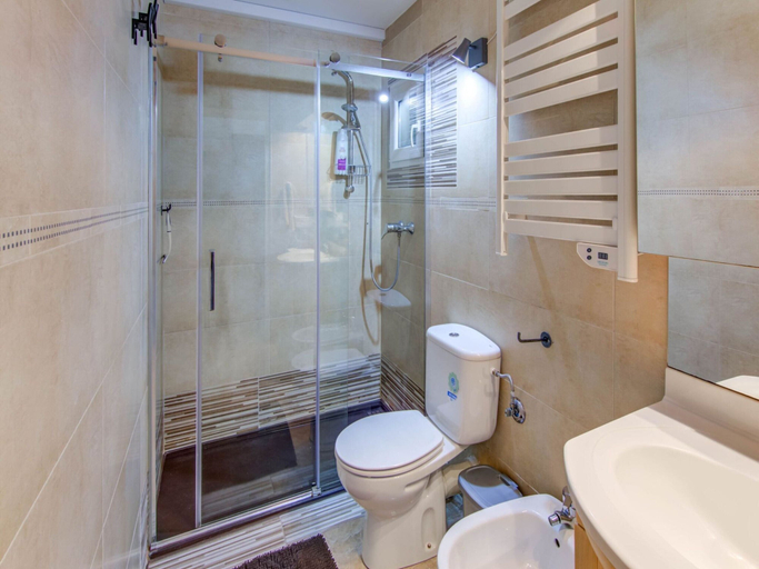 Bathroom 3, Elegant Apartment With Terrace, Girona