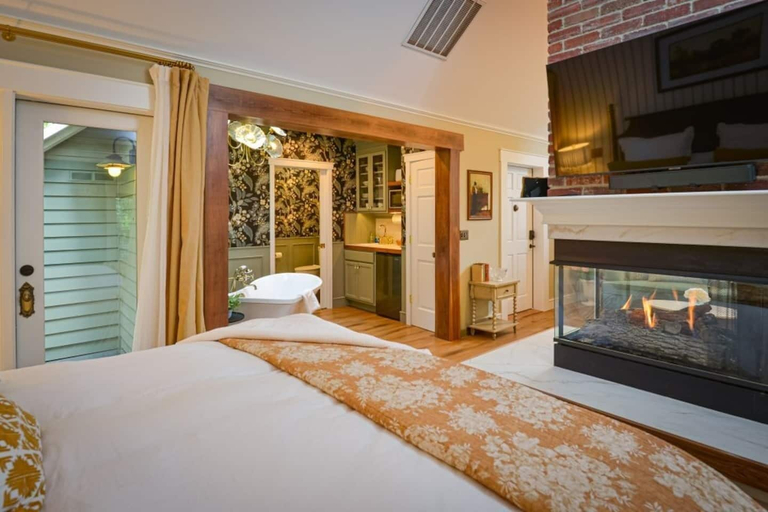 Room 4, Cottage Eleven in Jacksonville, Jackson