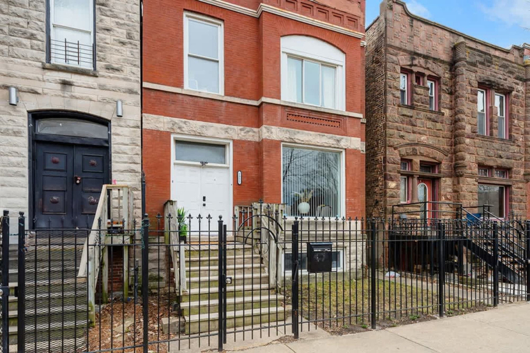 Room 5, Chic and Cozy 3-bed Escape in Chicago, Cook