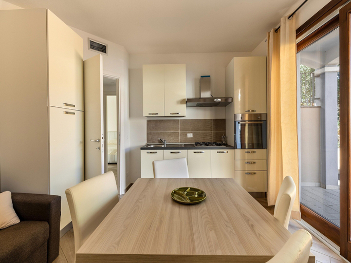 Dining 3, Air-conditioned With Garden and Private Parking, Olbia-Tempio