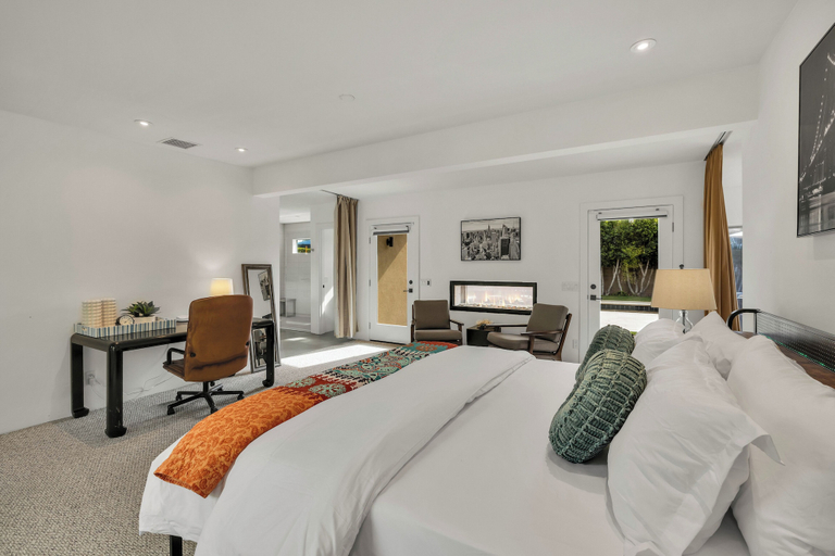 Interior 3, Sunny Dunes, Riverside