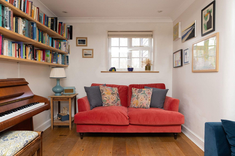 Room 5, Rural House With Swimming Pool and Gardens, West Sussex