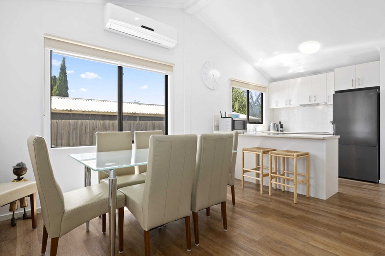 Living room 3, Spacious 2-bedroom With Private Parking Access, Greater Geelong - Pt B