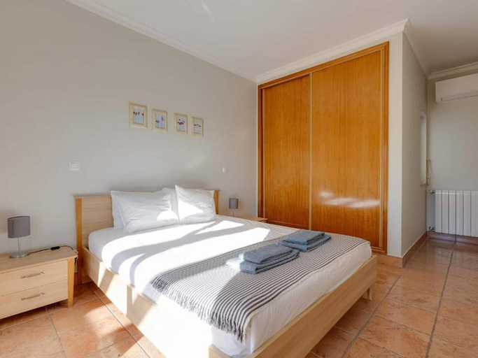 Room 2, Holiday Home With Garden and Private Pool, Lagos