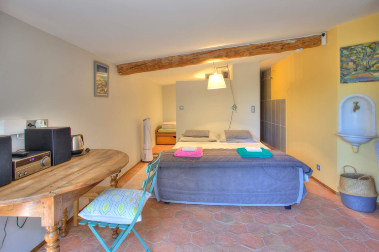 Room 2, Proven al Bergerie With Pool Sleeps 4 Gordes, Vaucluse