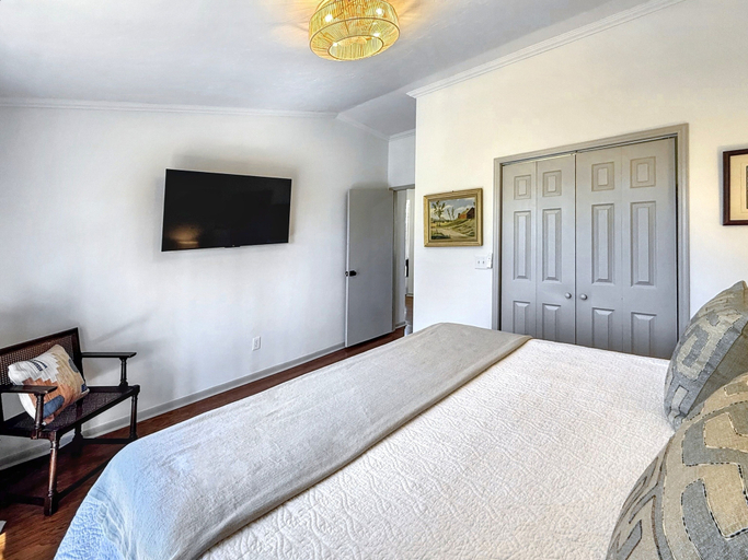 Interior 3, 2 Bedroom Highlands Home With Fireplace and Mountain Views, Macon