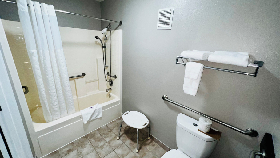 Bathroom 3, Studio 6 Suites Portland OR- I-5 OHSU, Multnomah