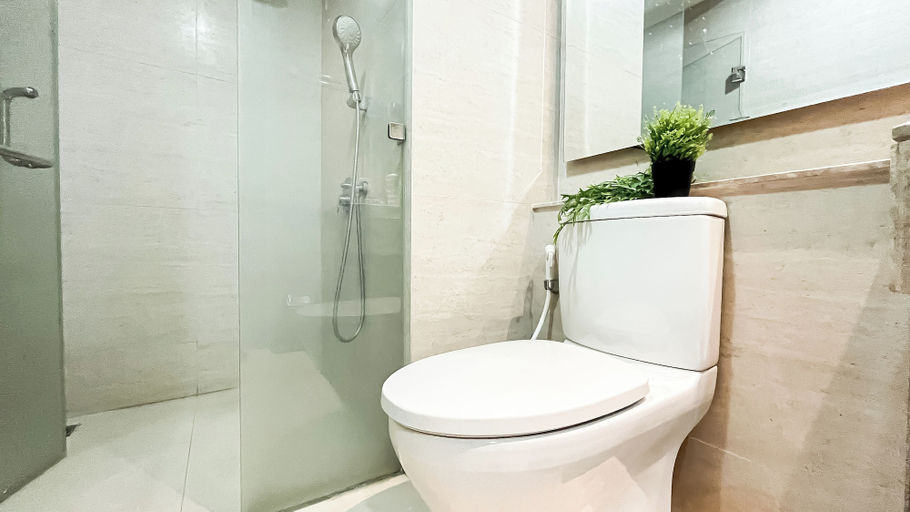 Bathroom 5, Spacious And Cozy Stay 3Br At Gold Coast Apartment, Jakarta Utara