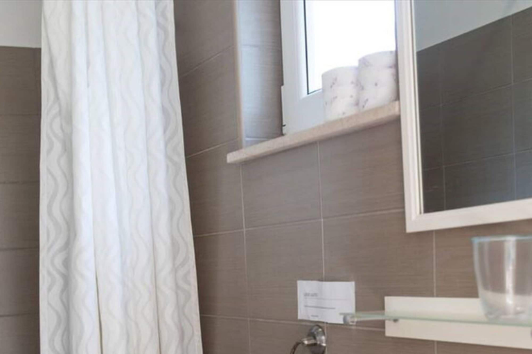 Bathroom 2, Sumartin Holiday Home Near the Beach, Selca