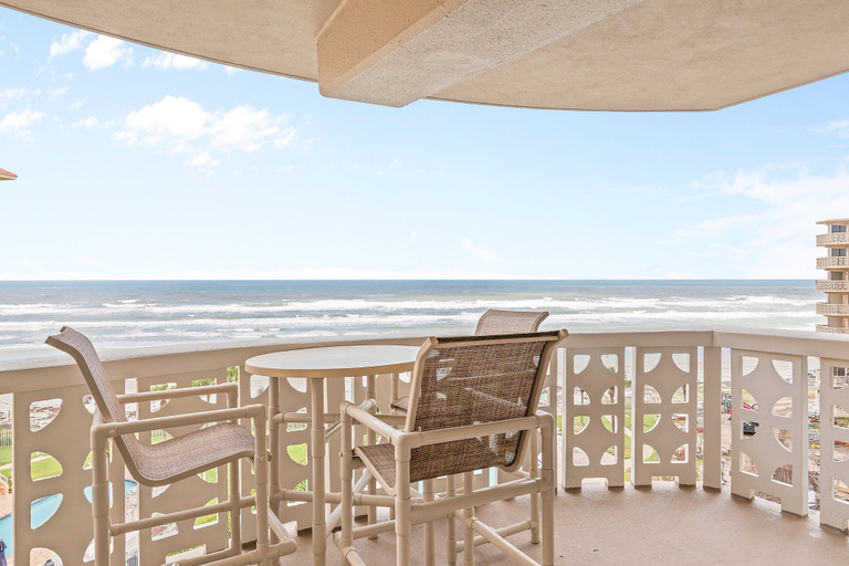 Interior 2, Golden Arms 602, Volusia