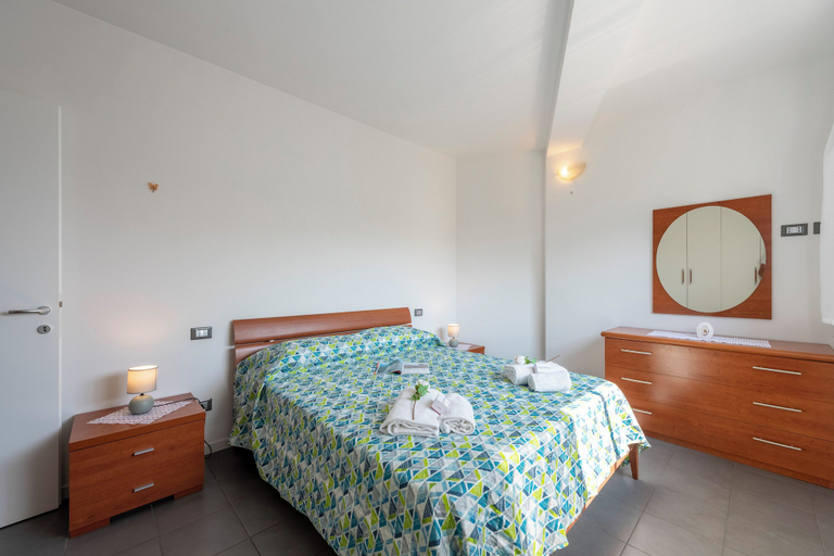 Room 5, Rosy House 100m From Lake& Shared Pool, Brescia