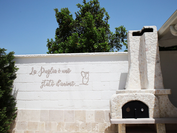 Exterior & Views 2, Villa in Apulia with Pool and Barbecue, Bari