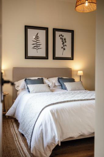 Room 5, Stunning 2 Bedroom Cottage near Burford, Oxfordshire