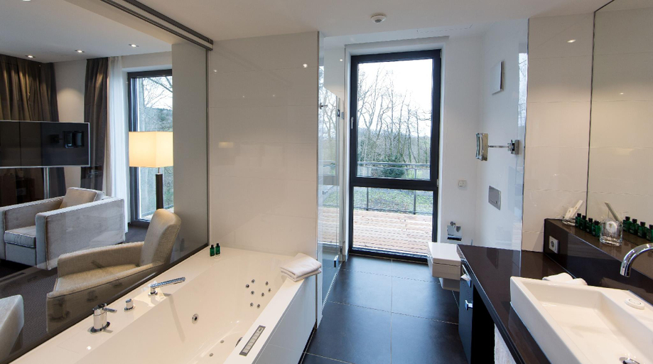 Bathroom 4, Hotel Burg Schwarzenstein, Rheingau-Taunus-Kreis