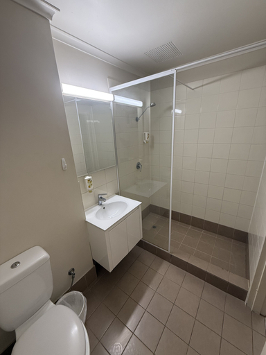 Bathroom 4, Budget Motel Midland, Swan
