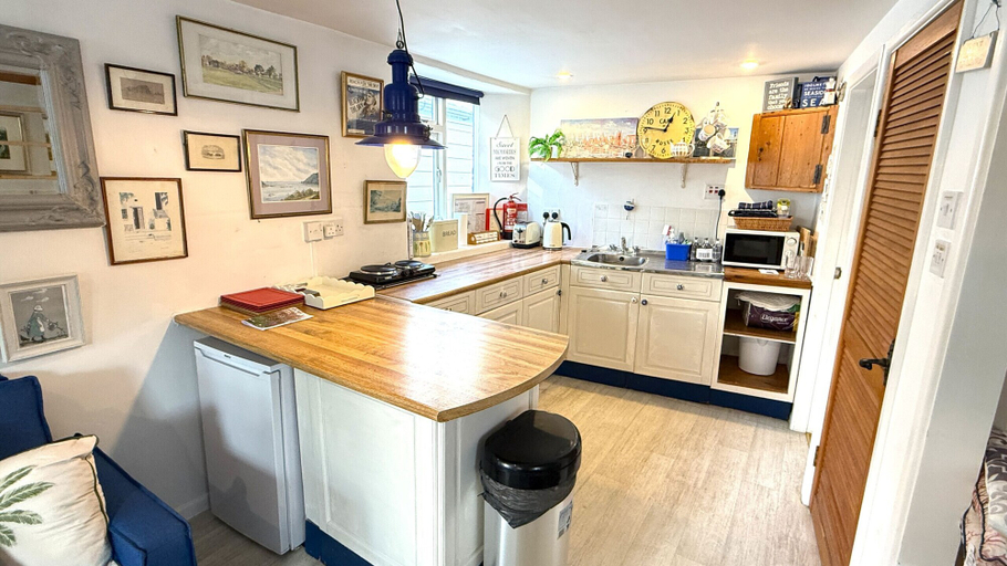 Others 3, The Cabin in Salcombe, Devon