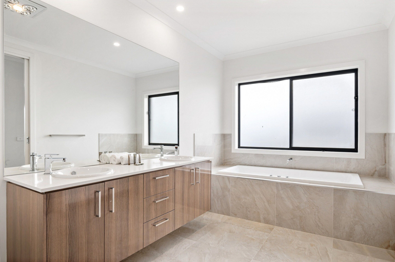 Private kitchen 4, Spacious 5-bed Home in Peaceful Point Cook, Melbourne
