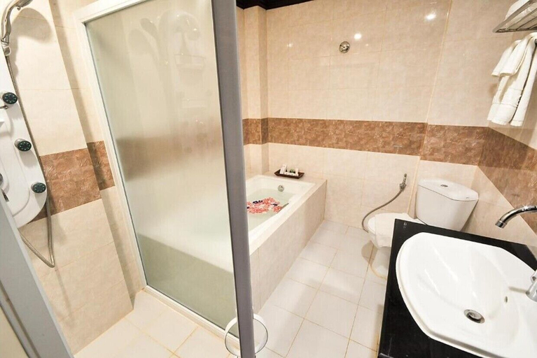 Bathroom 5, Paradise Station 3 Boracay Hotel by JustGoFun, Malay