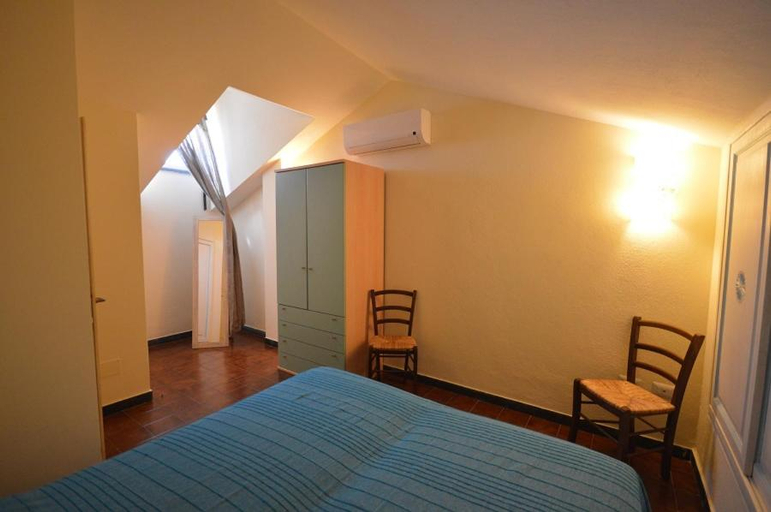 3, 13 CENTRO - Meravigliosa casa sulla piazzetta di Porto Faro, Olbia-Tempio