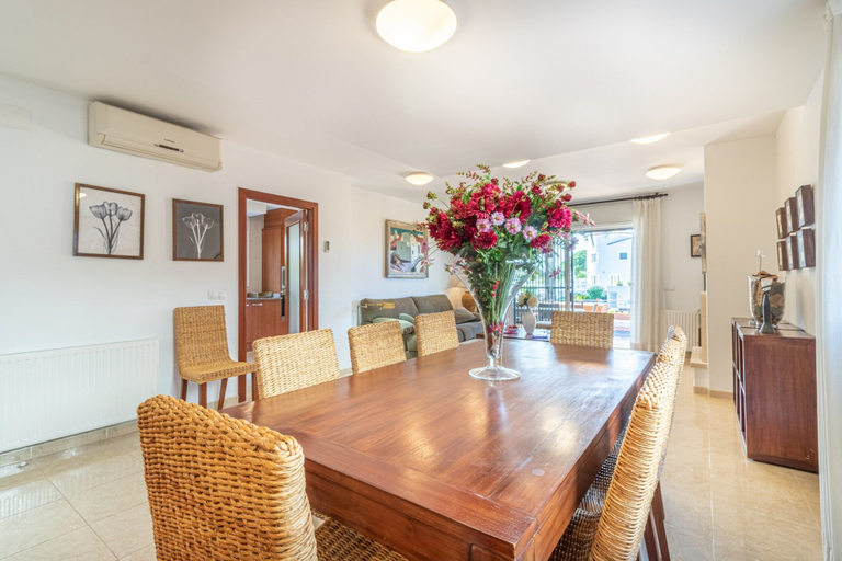 Dining 3, Villa in Empuriabrava With Private Pool, Girona