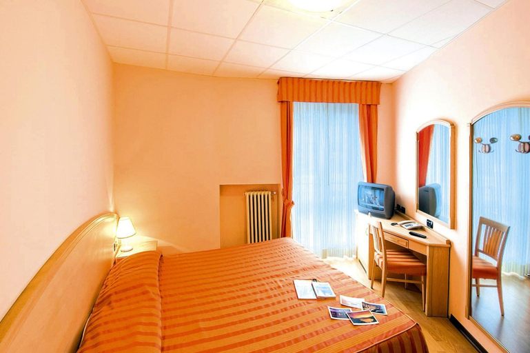 Room 2, Apartment by Lake Maggiore With Boat Dock, Verbano-Cusio-Ossola