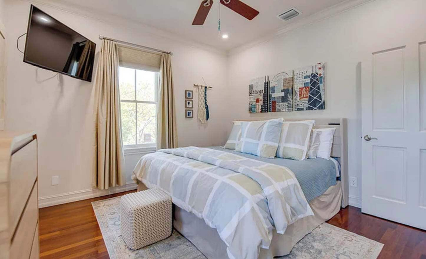 Room 5, Under the Palms - Relaxing Condo Shared Pool Parking, Monroe