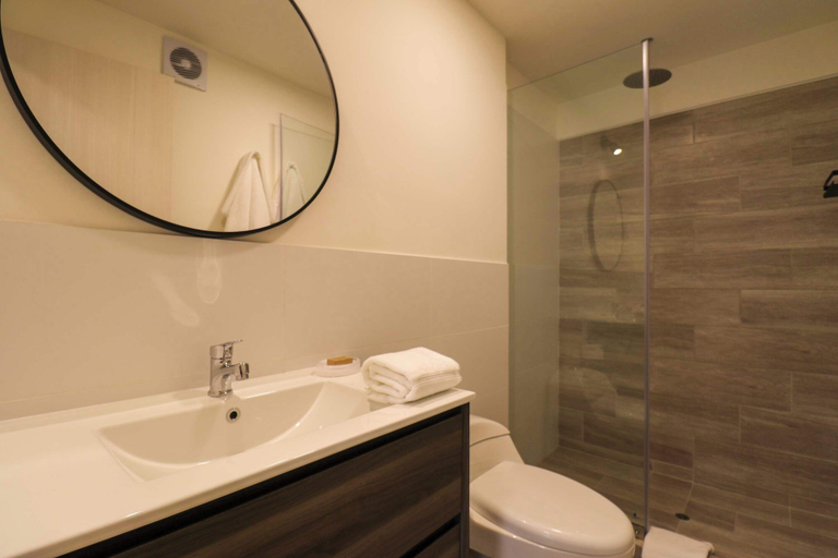 Room 4, w Ravishing 2BR w Balcony in Miraflores, Lima
