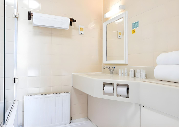 Bathroom 3, The Carlton Hotel, Norfolk