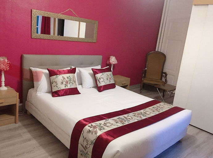 Bedroom 4, hostellerie des voyageurs, Loire