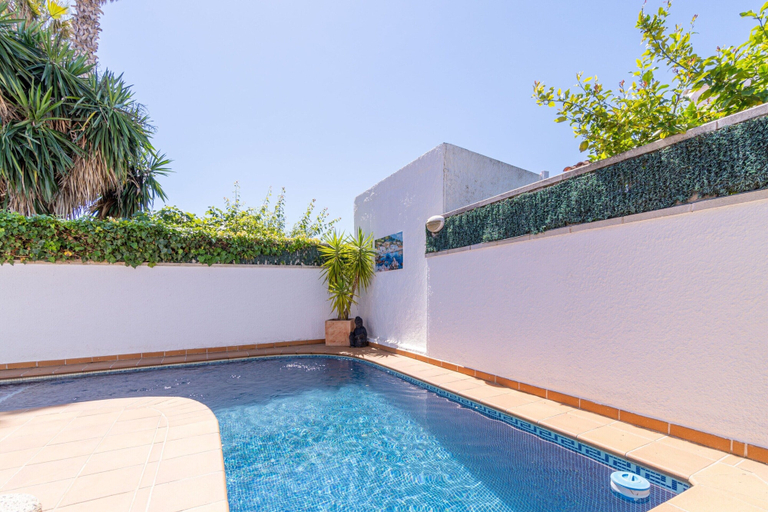Pool 4, Villa in Empuriabrava With Private Pool, Girona