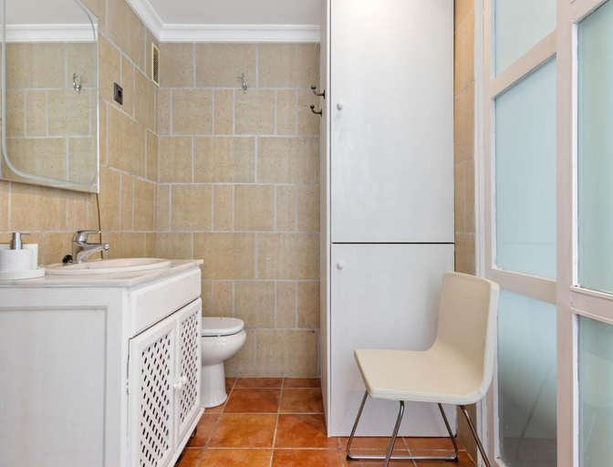 Bathroom 5, Coastal Stay in Torre de la Roca, Málaga