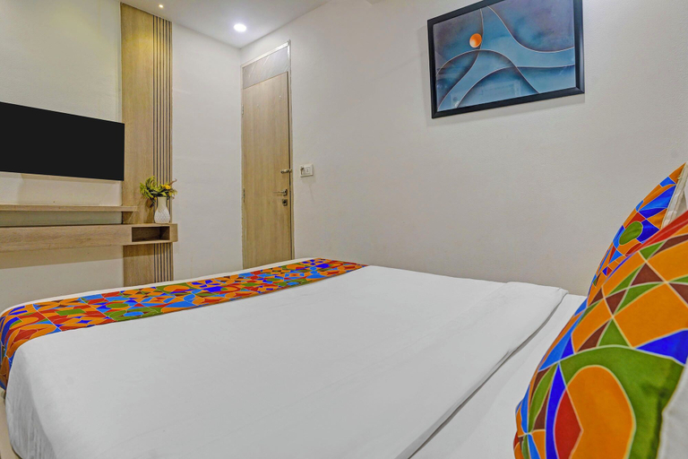 Room 5, Fabhotel Blu Rooms, Surat