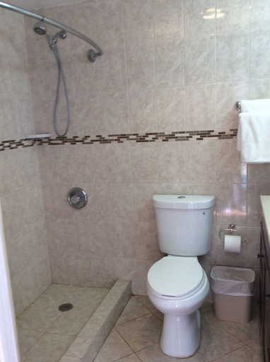 Bathroom 5, Village Inn, Monmouth