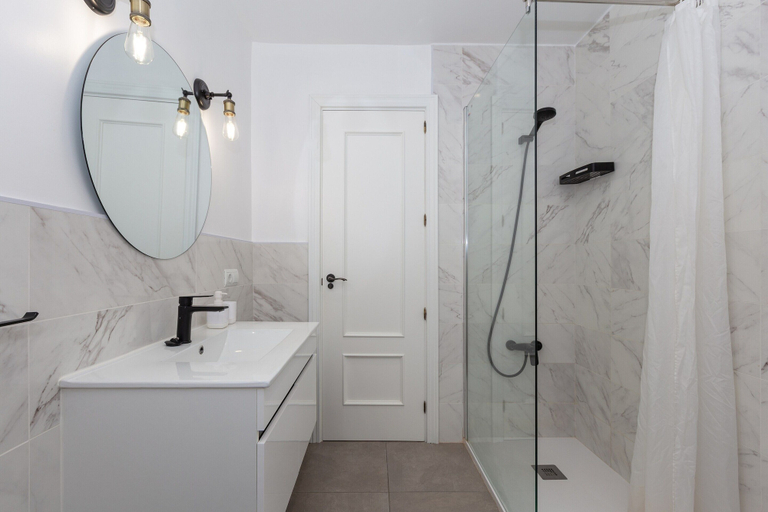 Bathroom 5, Jinetes Holidays - Apartment In Malaga. Free Wifi, Málaga