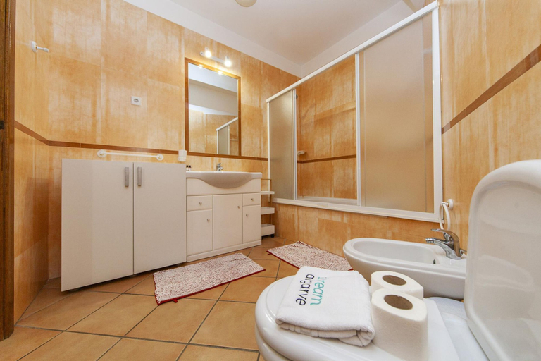 Room 4, A54 - Vila Praia Dona Ana Sun and Pool, Lagos