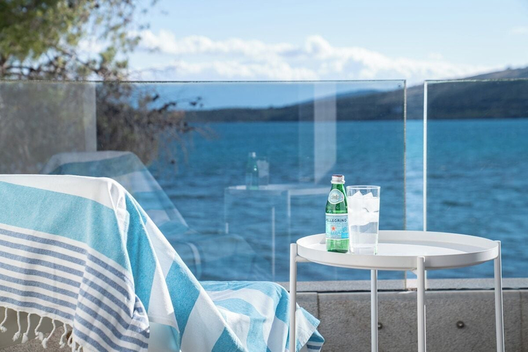 Room 2, Luxury on the Water - Seaside Maisonette in Itea, Central Greece