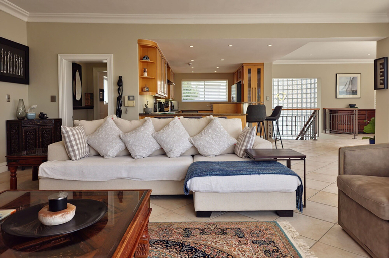 Room 2, Elegant Camps Bay Villa w Pool 150m to Beach, City of Cape Town