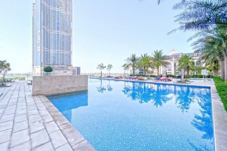 Outdoor pool 3, bnbme Classic 1BR 8 mins to Burj Khalifa, Dubai