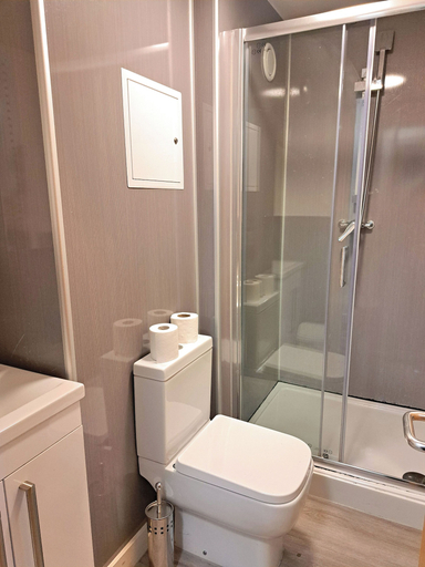 Bathroom, Affordable 1 Bedroom Flat in City Centre, Sheffield