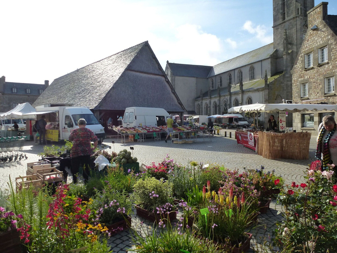 Dining 3, Holiday Home by Roscoff Beach and Horse Racing, Finistère