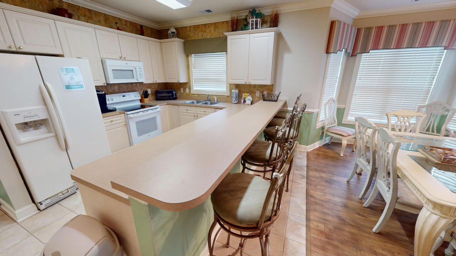 Interior 5, Magnolia Pointe Luster Leaf 4886-101, Horry