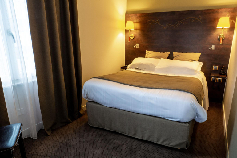 Bedroom 2, Elysee Hotel, Indre