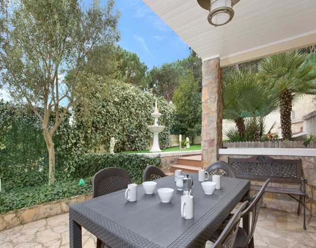 Balcony 5, Sea and Mountain View Villa With Pool, Girona