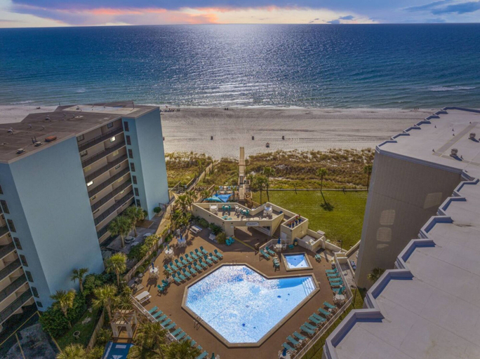 Room 4, Beach Front Ocean Front Condo Top of the Gulf 516, Bay