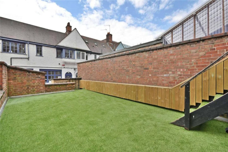 Room 5, Luxury 3-bed Huge Garden Great Transport Links, London