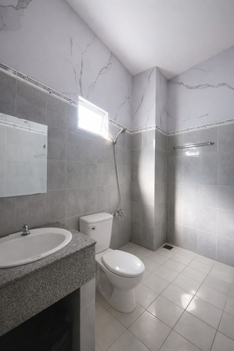 Bathroom 3, CKC 24H Hotel Near Can Tho City Center, Bình Thủy