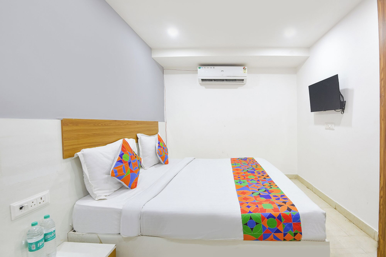 Room 2, Fabhotel Happy Stay, Gautam Buddha Nagar