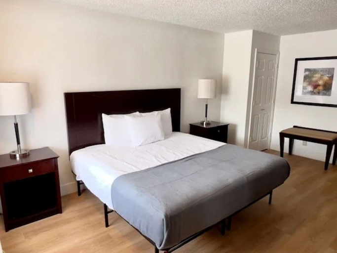 Room 5, Airport Inn, Tulsa